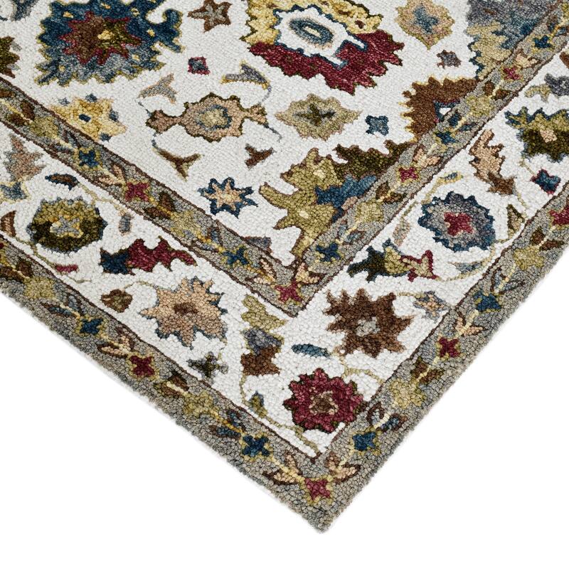 Empress Ivory Traditional Hand-Hooked Area Rug 2' x 3'