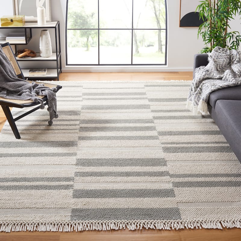 SAFAVIEH Handmade Natura Manaila Wool Rug