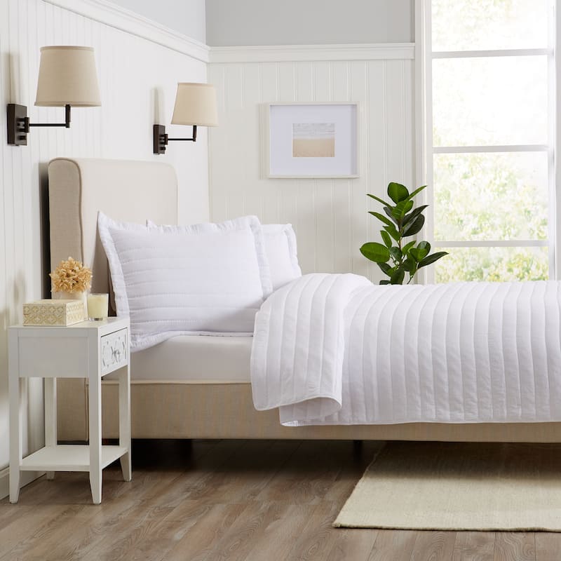 Luxurious Channel Stitch Microfiber Quilt Set With Shams