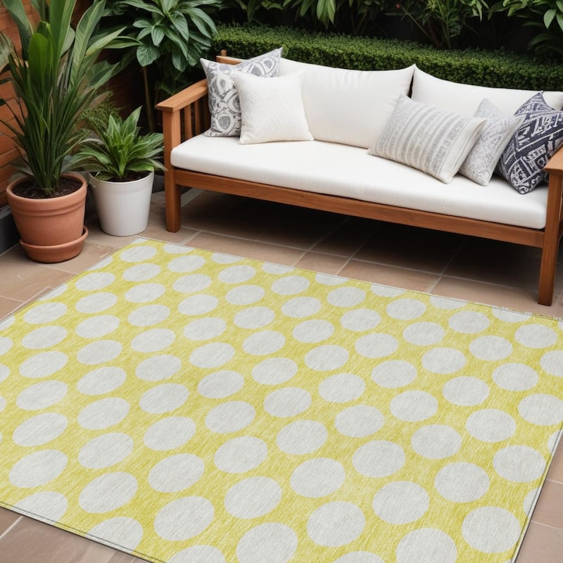 HomeRoots Polka Dot Transitional Rectangle Outdoor Rug - 10' X 14'