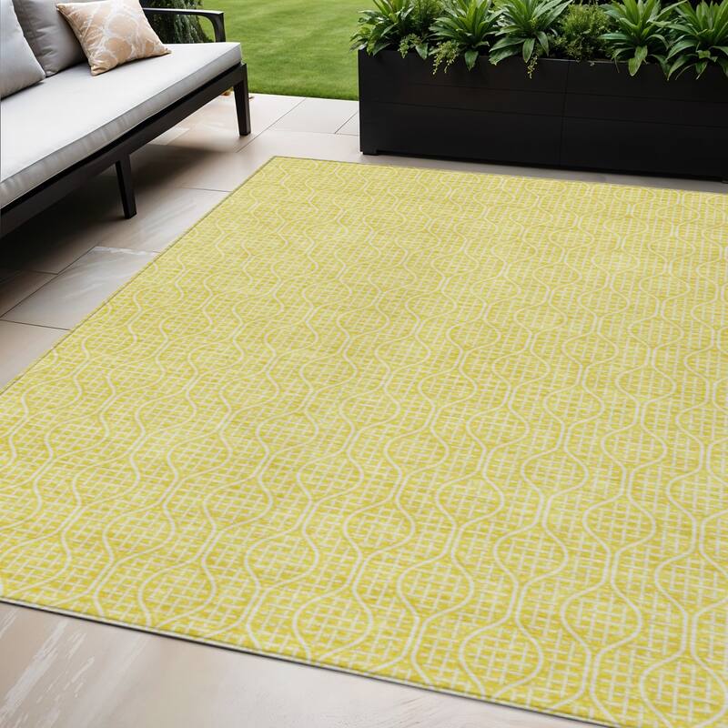 HomeRoots Geometric Transitional Rectangle Outdoor Rug - 5' X 8'