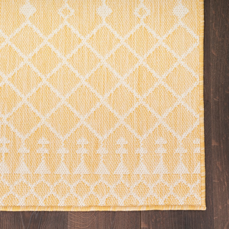 Nourison Selerno Indoor/Outdoor Moroccan Area Rug. - 5'x7' - Yellow