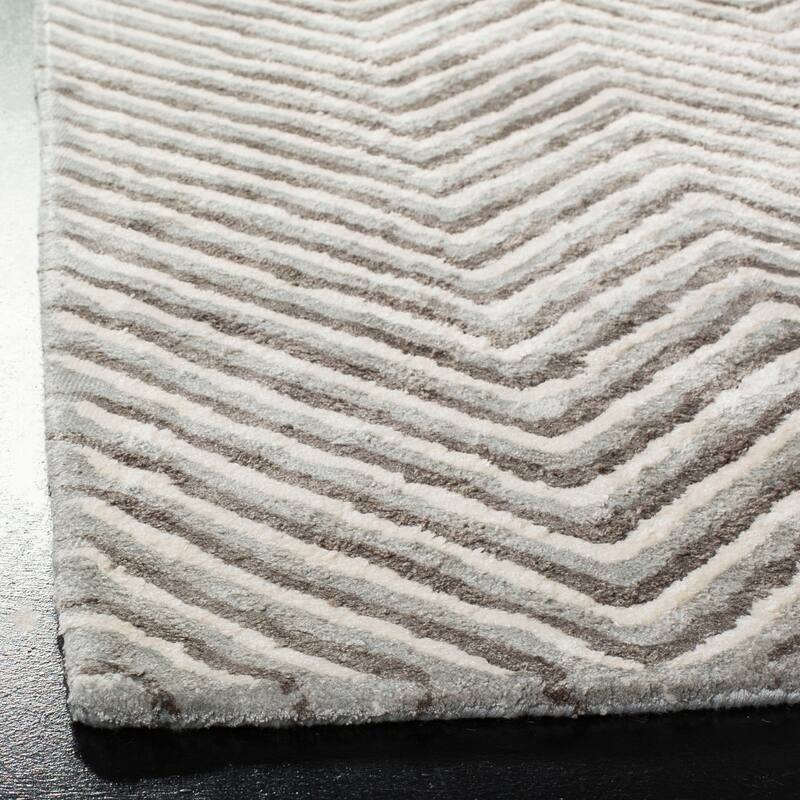 SAFAVIEH Handmade Soho Shira Chevron N.Z. Wool Rug