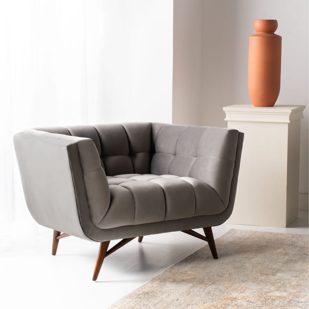 SAFAVIEH Couture Trinchen Mid-Century Tufted Club Chair - 43.3" W x 34.3" L x 28.9" H - 43Wx34Dx29H