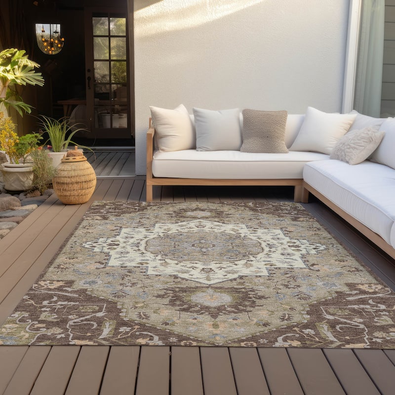 Machine Washable Indoor/ Outdoor Traditional Medallion Chantille Rug