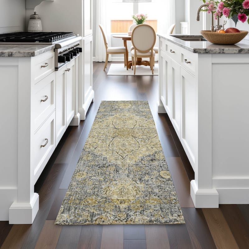 Machine Washable Indoor/Outdoor Traditional Global Chantille Rug