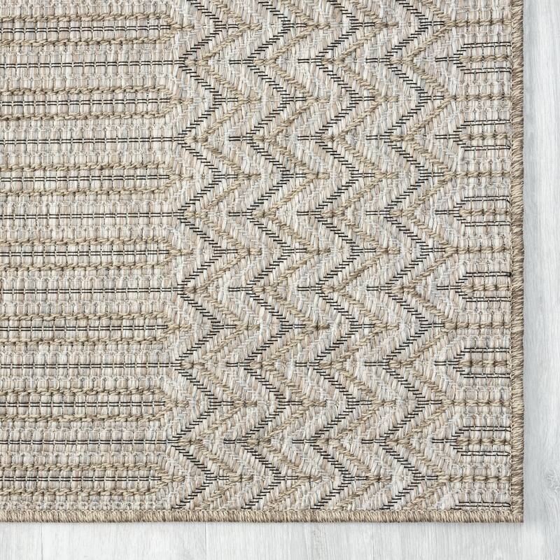Octavia Transitional Chevron Indoor/Outdoor Area Rug by Sevita
