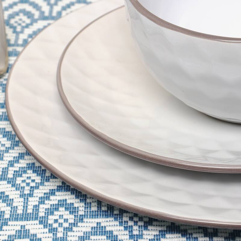Dinnerware 16 Piece Set in White Seasalt Setting for 4