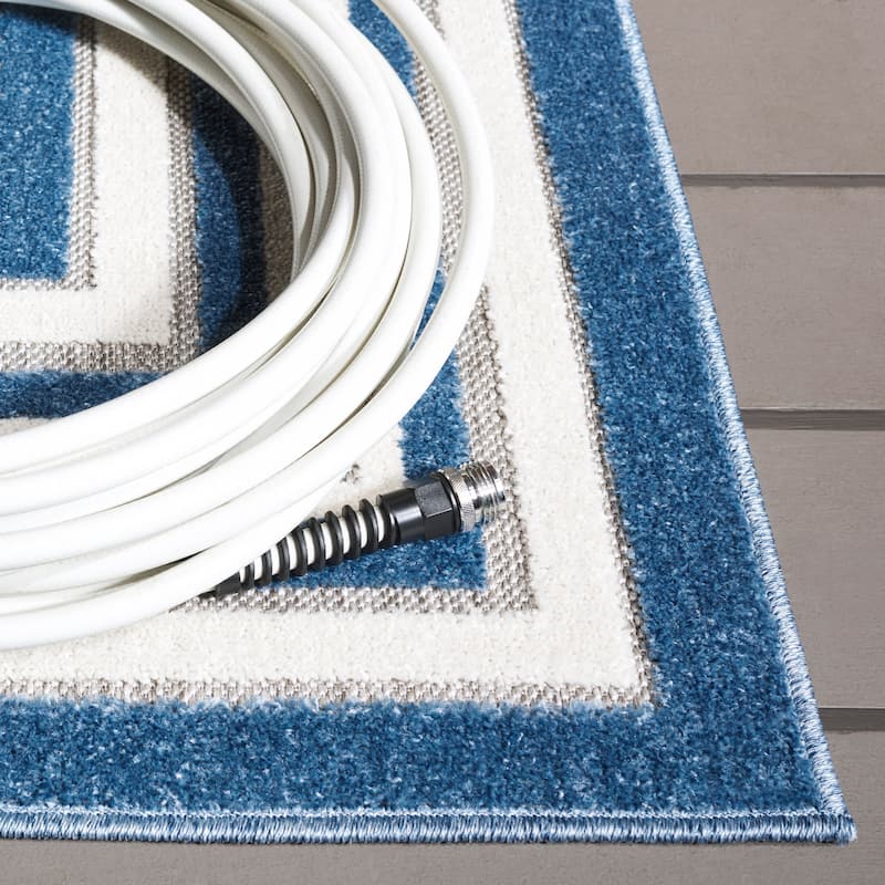 SAFAVIEH Cabana Pratima Indoor/Outdoor Waterproof Patio Backyard Rug