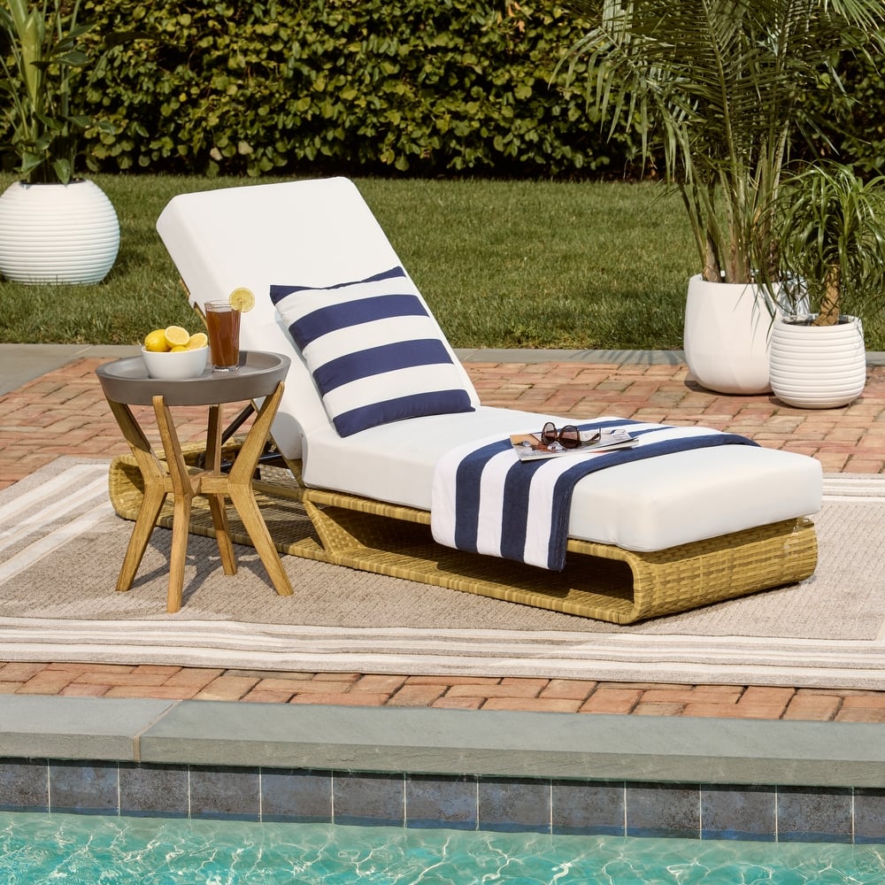 SAFAVIEH Outdoor Vale Chaise Lounge Chair with Cushion - 24"W x 78"D x 31"H