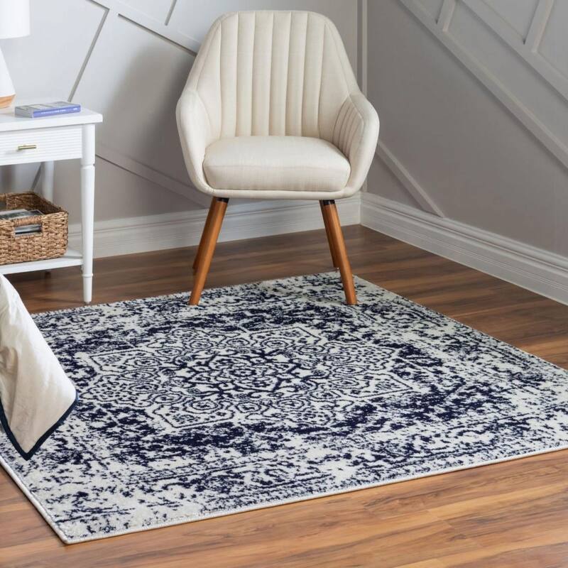 Traditional Brenda Collection Area Rug