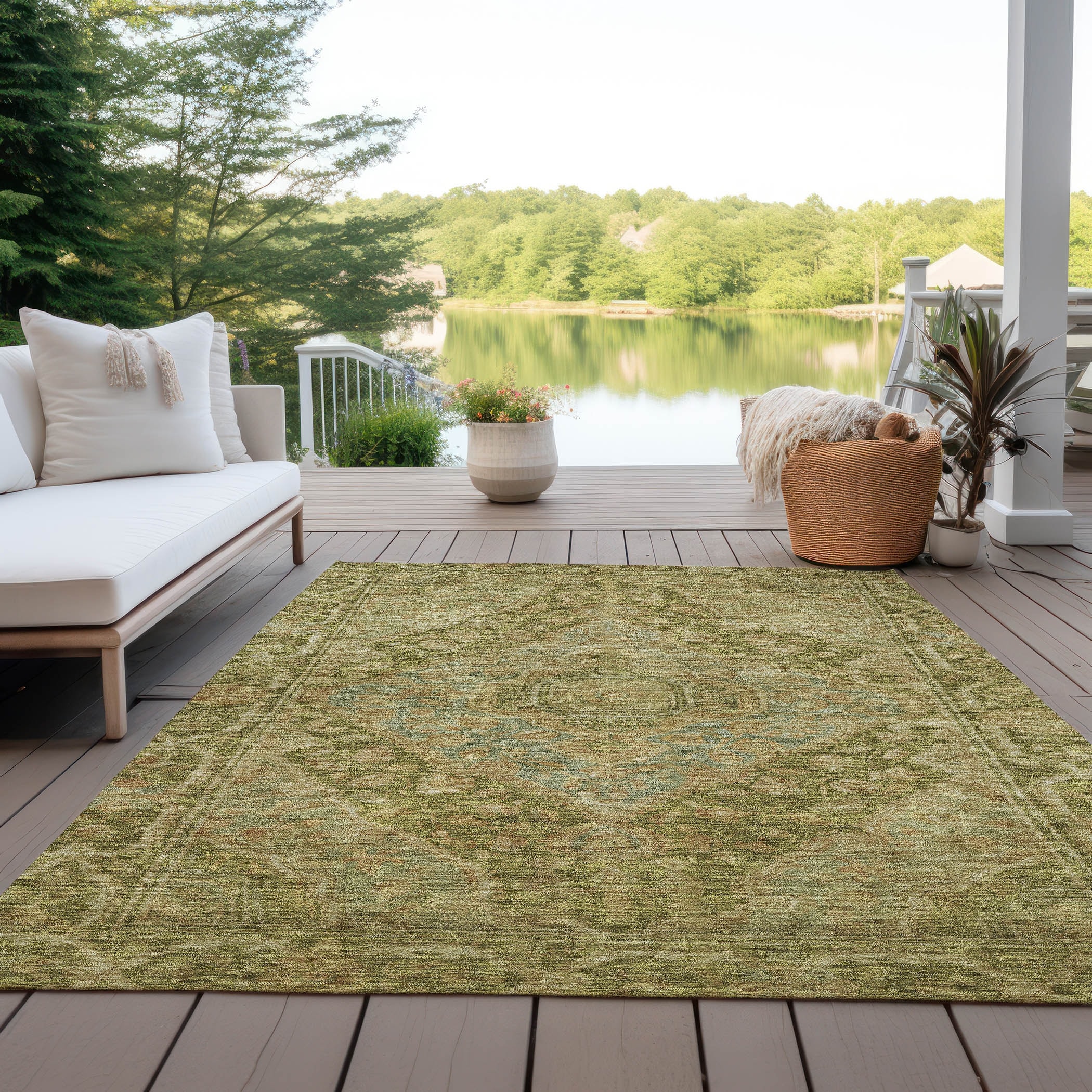 Machine Washable Indoor/ Outdoor Traditional Medallion Chantille Rug