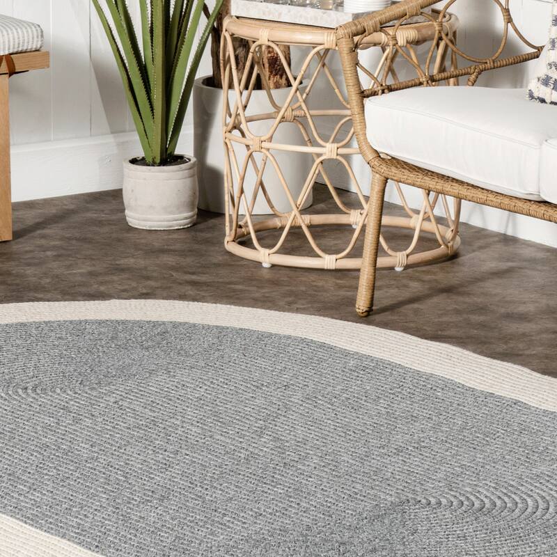 Nuloom Hand-braided Bordered Grey Area Rug