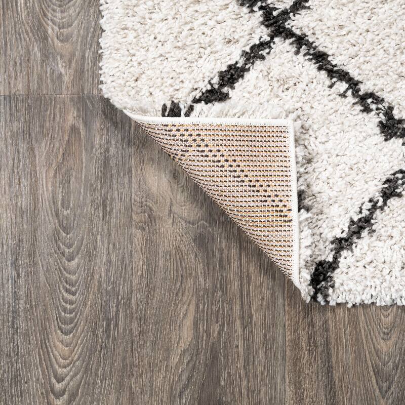 JONATHAN Y Nova Moroccan Diamond Shag Area Rug