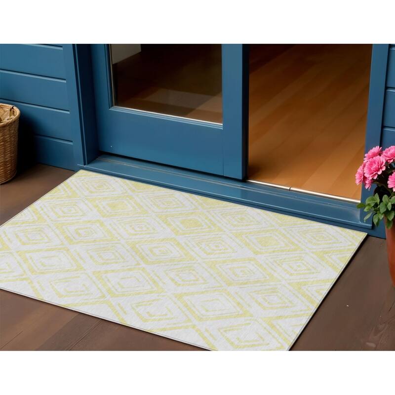 HomeRoots Geometric Transitional Rectangle Outdoor Rug - 3' x 5'