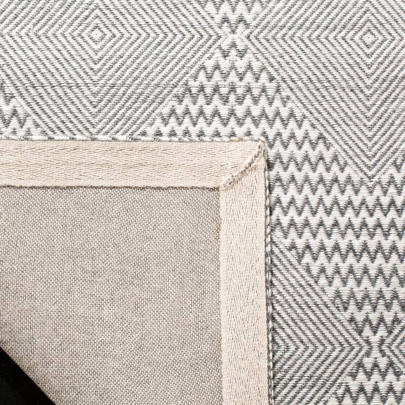 SAFAVIEH Handmade Marbella Annelouise Modern Viscose Rug