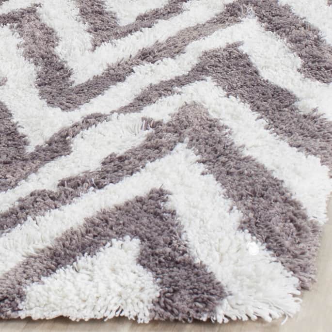 SAFAVIEH Handmade Kanesha Shag Karien Rug