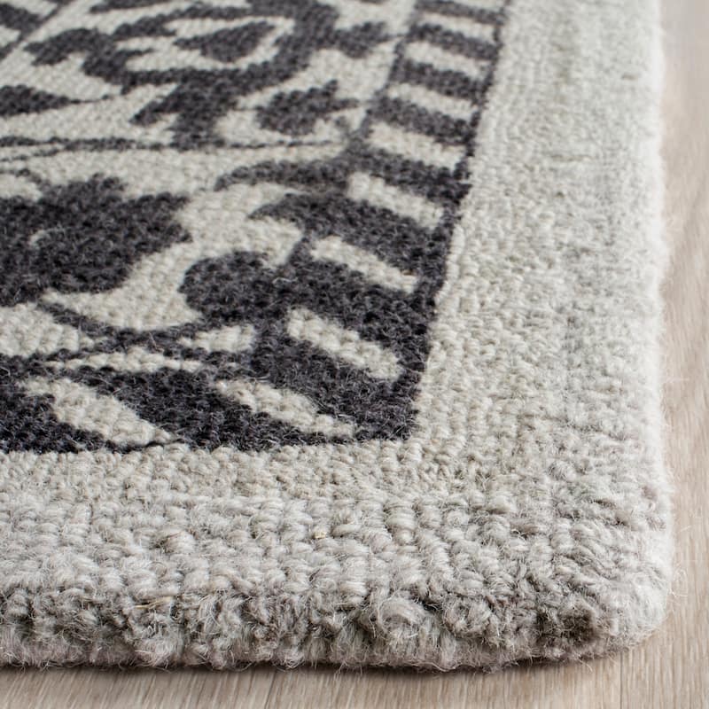 SAFAVIEH Handmade Restoration Vintage Boho Shianne Oriental Wool Rug