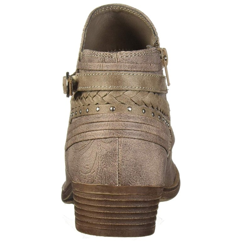 trendy low heel shoes