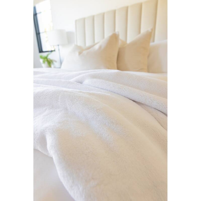 Jennifer Adams Cloud Blanket - King/California King - White