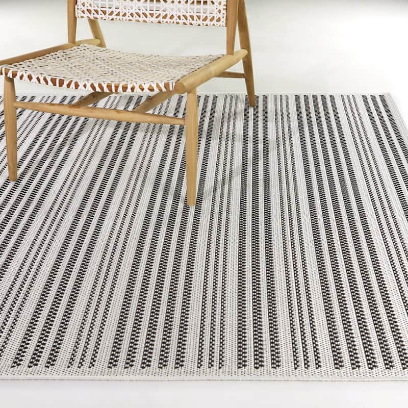 Aguirre Textured Patio Indoor/Outdoor Area Rug