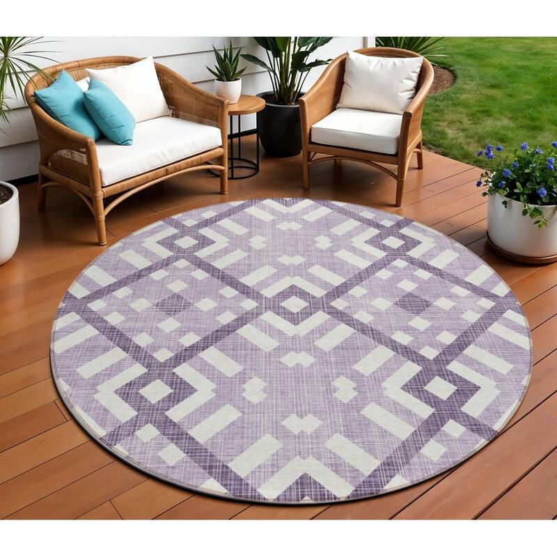 HomeRoots Geometric Transitional Rectangle Outdoor Rug - 8' Round