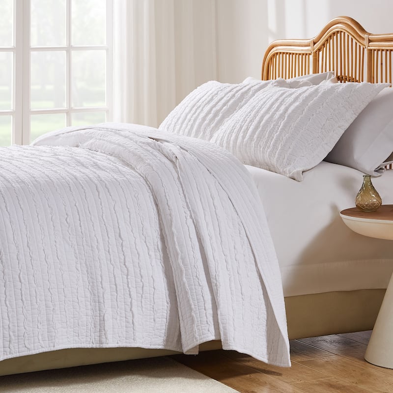 Greenland Home Fashions White Ruffled 100% Cotton Quilt and Pillow Sham Set