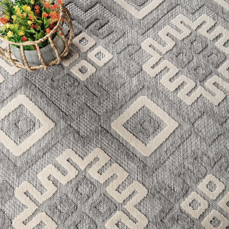 Superior Modern Geometric Diamonds Indoor Outdoor Area Rug