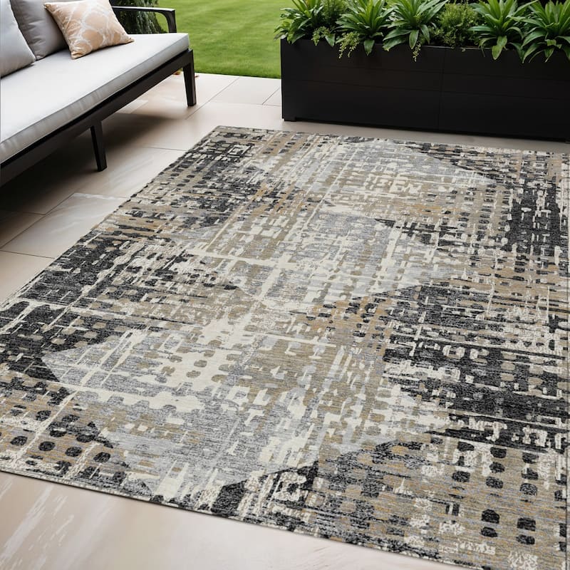 HomeRoots Geometric Transitional Rectangle Outdoor Rug - 5' X 8'