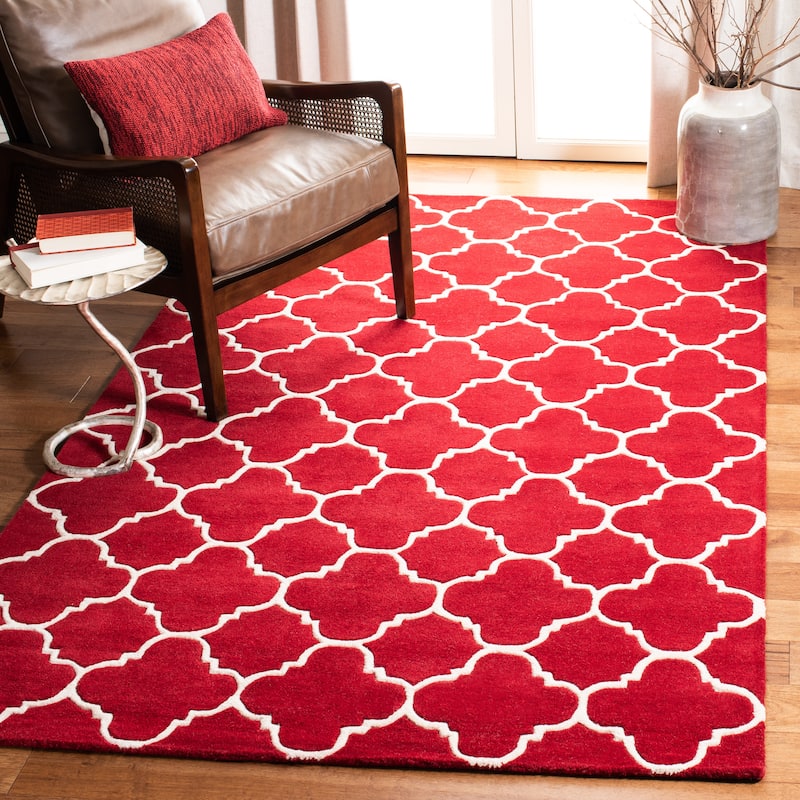 SAFAVIEH, Handmade Chatham Caisa Modern Moroccan Wool Rug - 4' x 6' - Red/Ivory