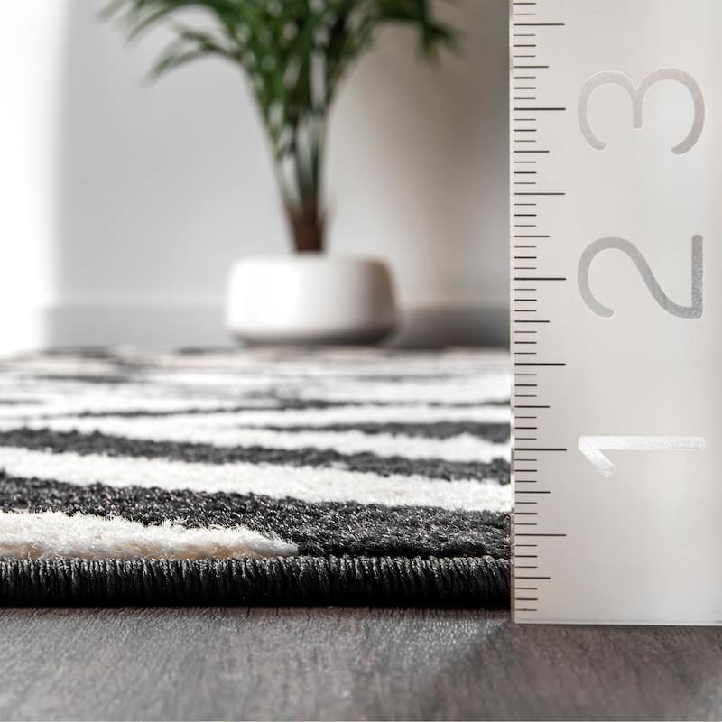 Nuloom Zadie Geometric Area Rug