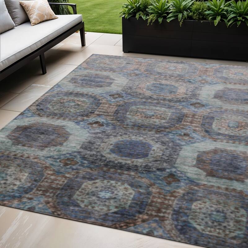 HomeRoots Medallion Transitional Rectangle Outdoor Rug - 5' X 8'