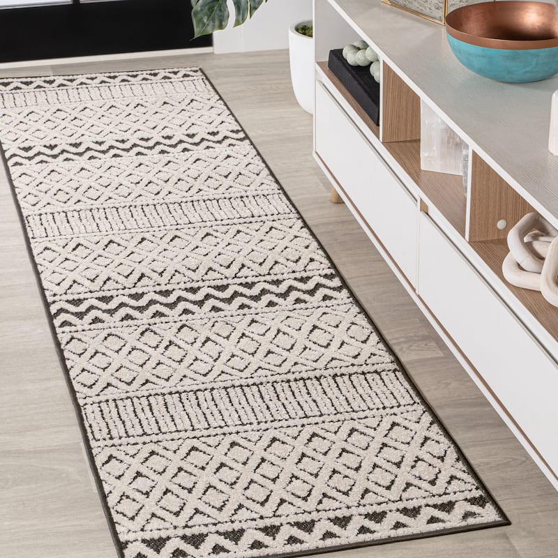JONATHAN Y Duenas High-Low Two-Tone Monstera Leaf Area Rug