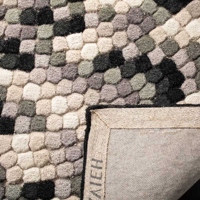 SAFAVIEH Handmade Soho Grisel Mosaic Wool Rug