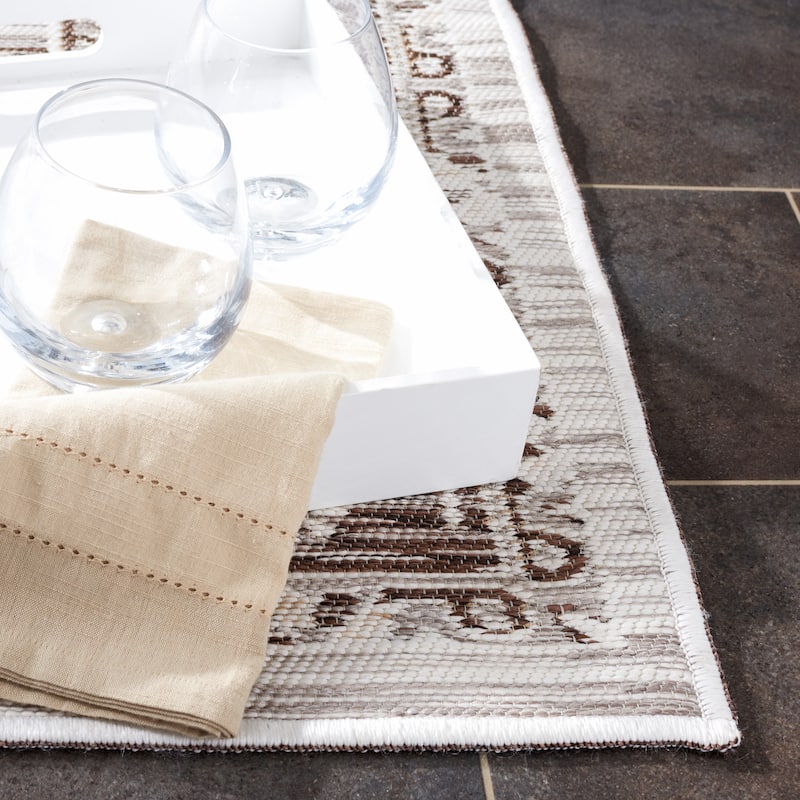 SAFAVIEH Sunrise Azzah Indoor/Outdoor Waterproof Rug - 4' x 5'7"