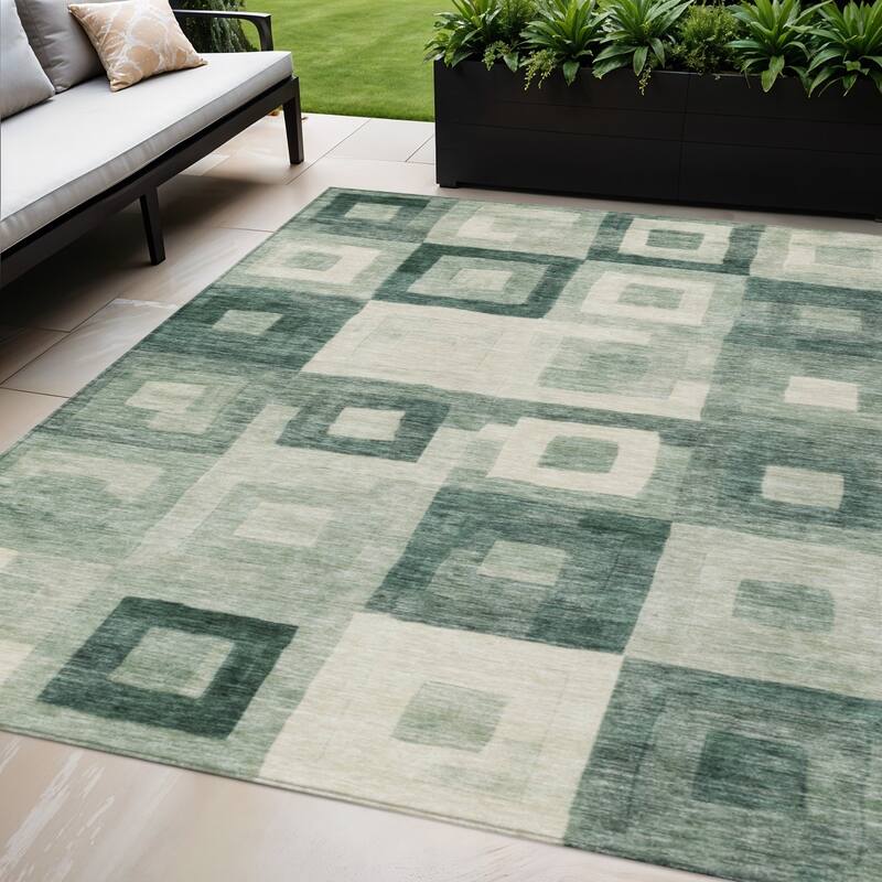 HomeRoots Geometric Transitional Rectangle Outdoor Rug - 5' X 8'
