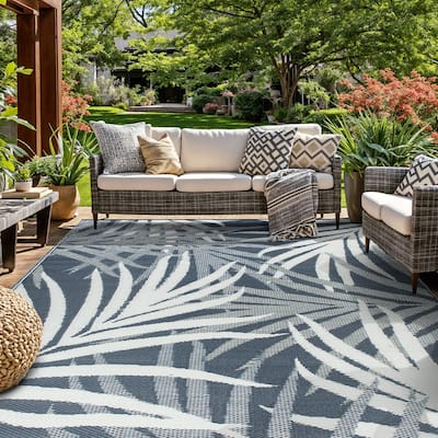 World Rug Gallery Toprical Leaves Coastal Reversible Recycled Plastic Outdoor Rugs