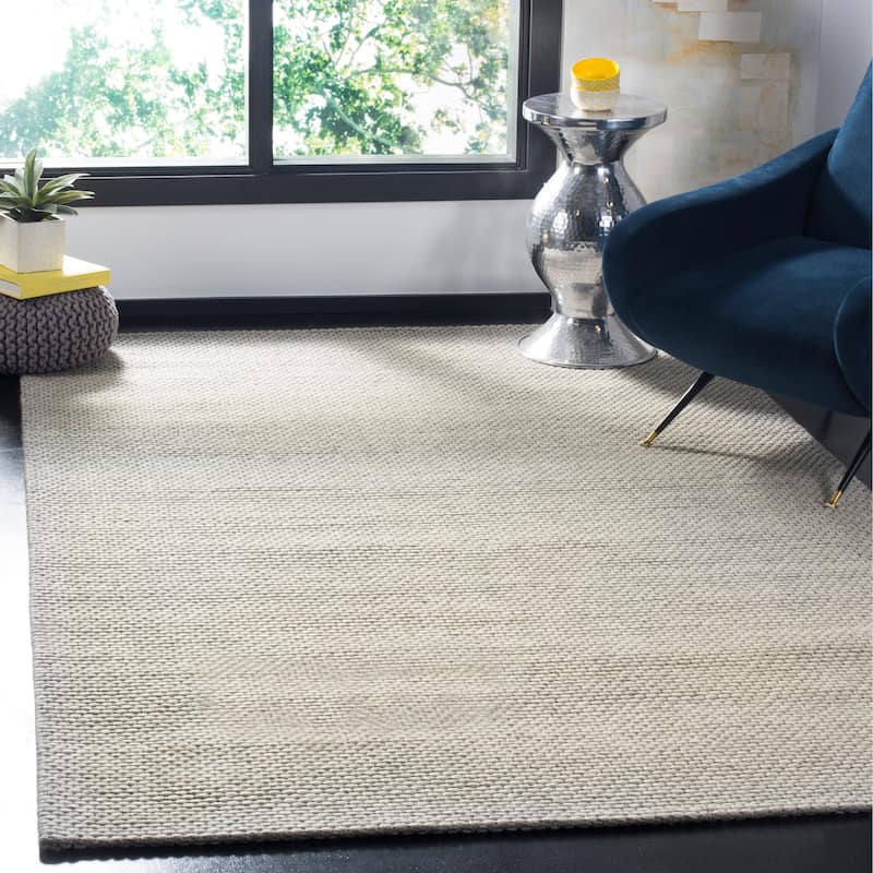 SAFAVIEH Handmade Natura Refiqe Wool Rug
