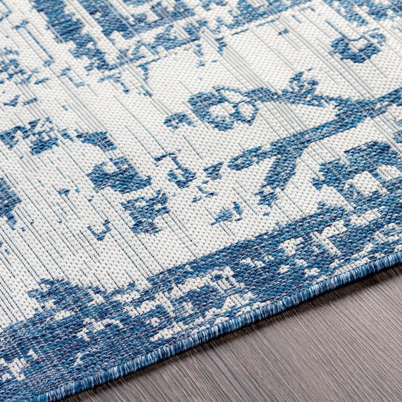 Livabliss Andell Indoor/ Outdoor Vintage Medallion Area Rug