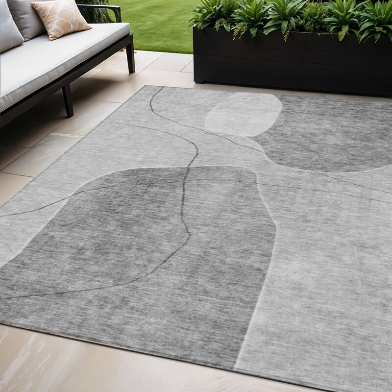 HomeRoots Abstract Transitional Rectangle Outdoor Rug - 5' X 8'