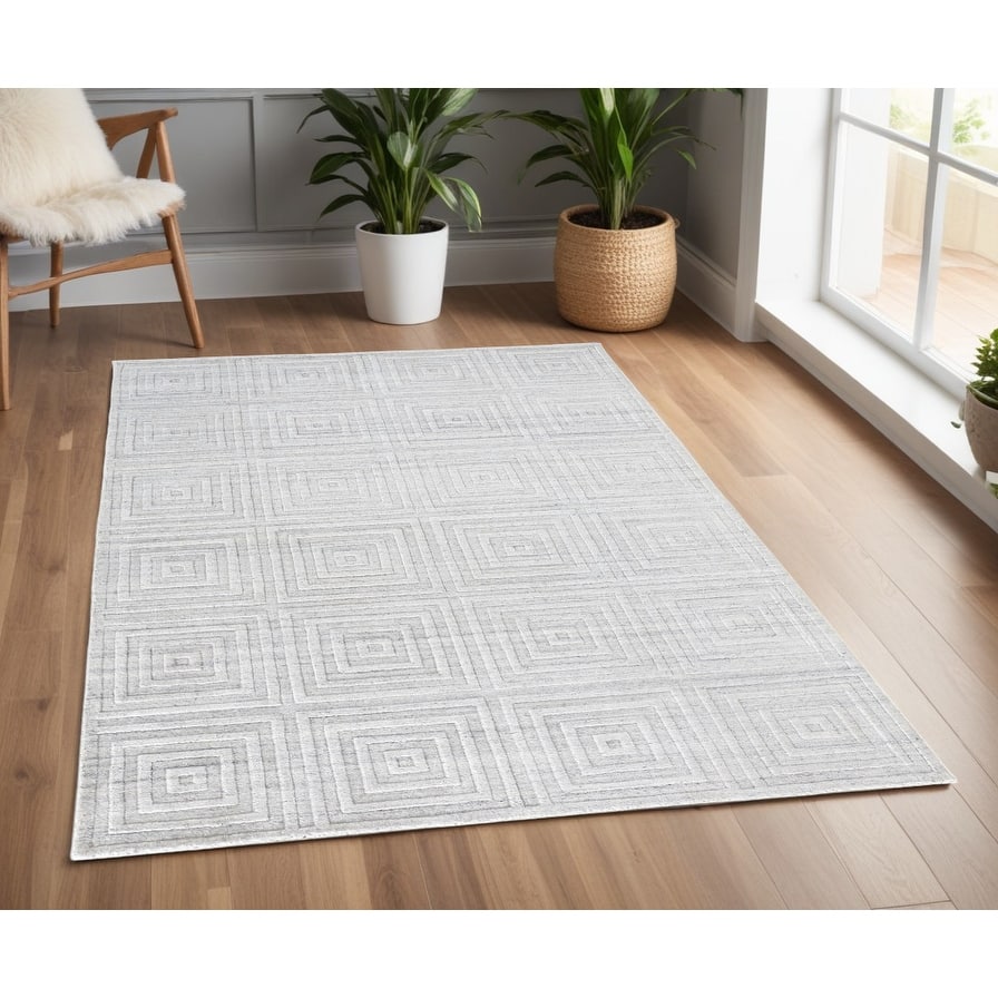 Vetu Traditional Woven Area Rug By HomeRoots - 4' x 6'