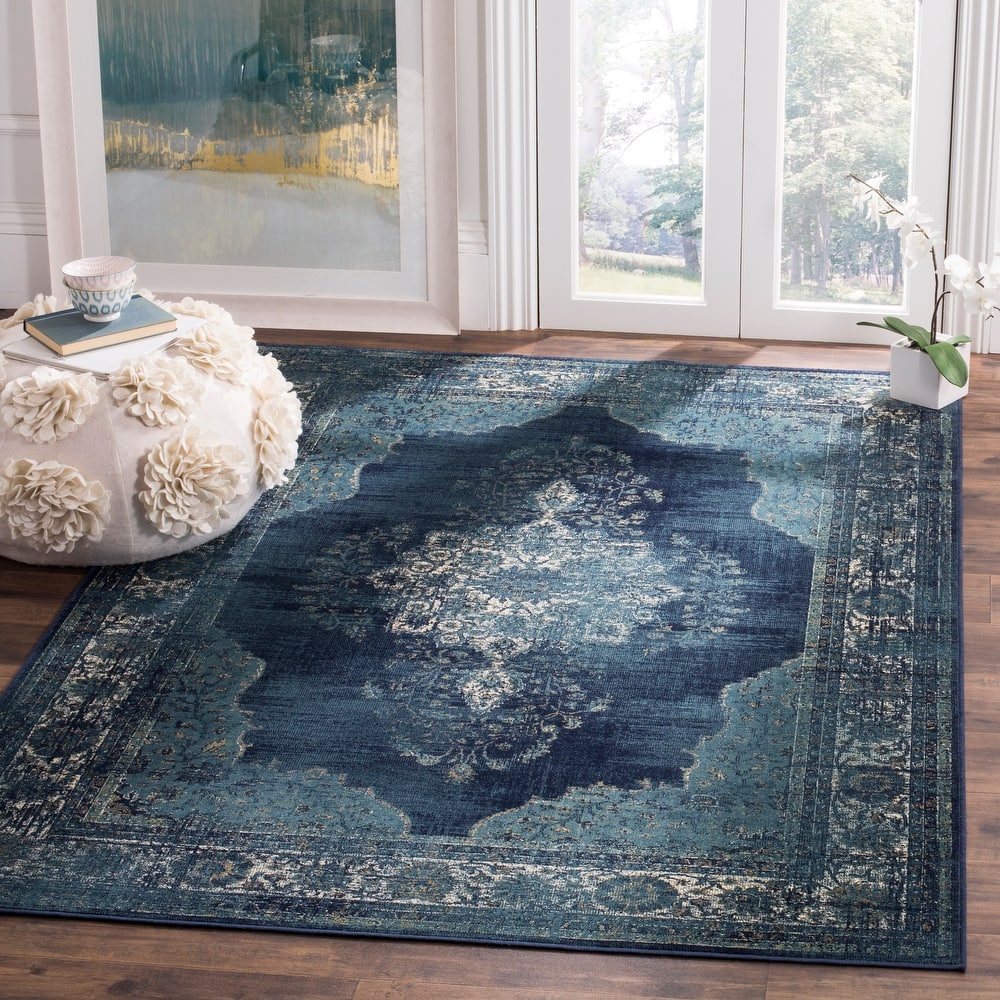 SAFAVIEH Vintage Berta Oriental Distressed Rug