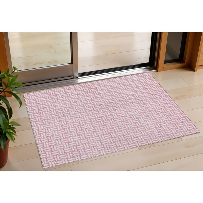 HomeRoots Geometric Transitional Rectangle Outdoor Rug - 3' x 5'