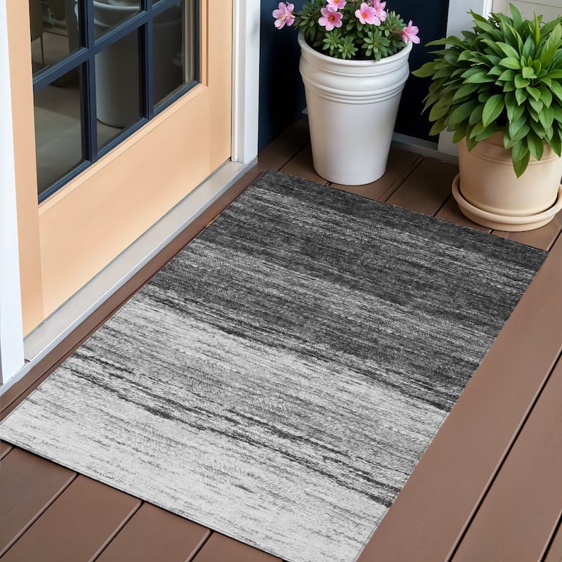 HomeRoots Ombre Transitional Rectangle Outdoor Rug - 3' x 5'