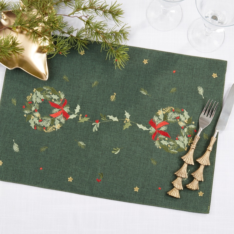 Embroidered Wreath Placemat (Set of 4) - 14"x20"