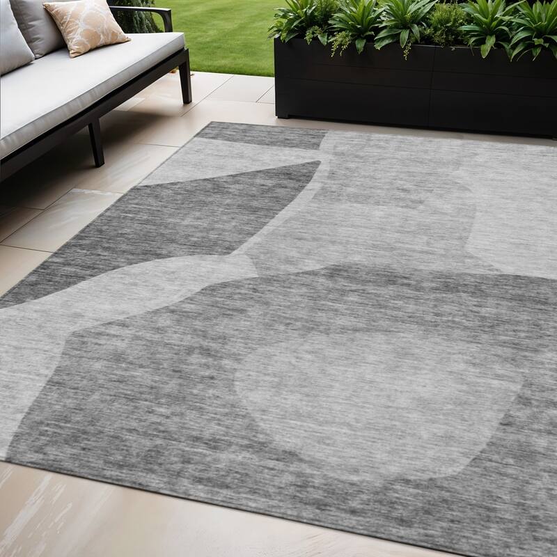 HomeRoots Abstract Transitional Rectangle Outdoor Rug - 5' X 8'