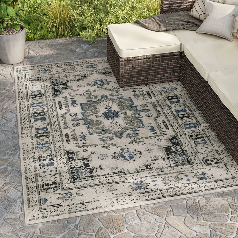 Vista Home Talcot Vintage Traditional Grey/ Teal Indoor-Outdoor Area Rug - 9'10" X 12'10"