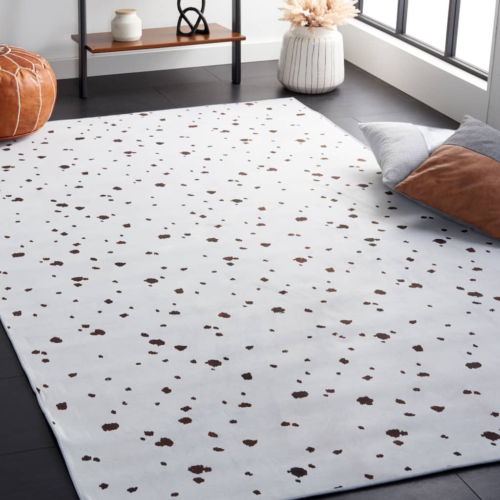 SAFAVIEH Faux Hide Machine Washable Slip Resistant Kullike Rustic
