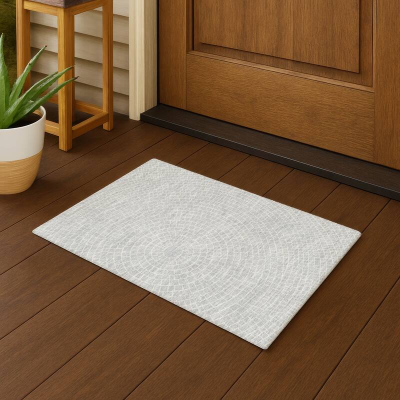 Machine Washable Indoor/ Outdoor Modern Gravity Chantille Rug - Silver - 1'8" x 2'6"