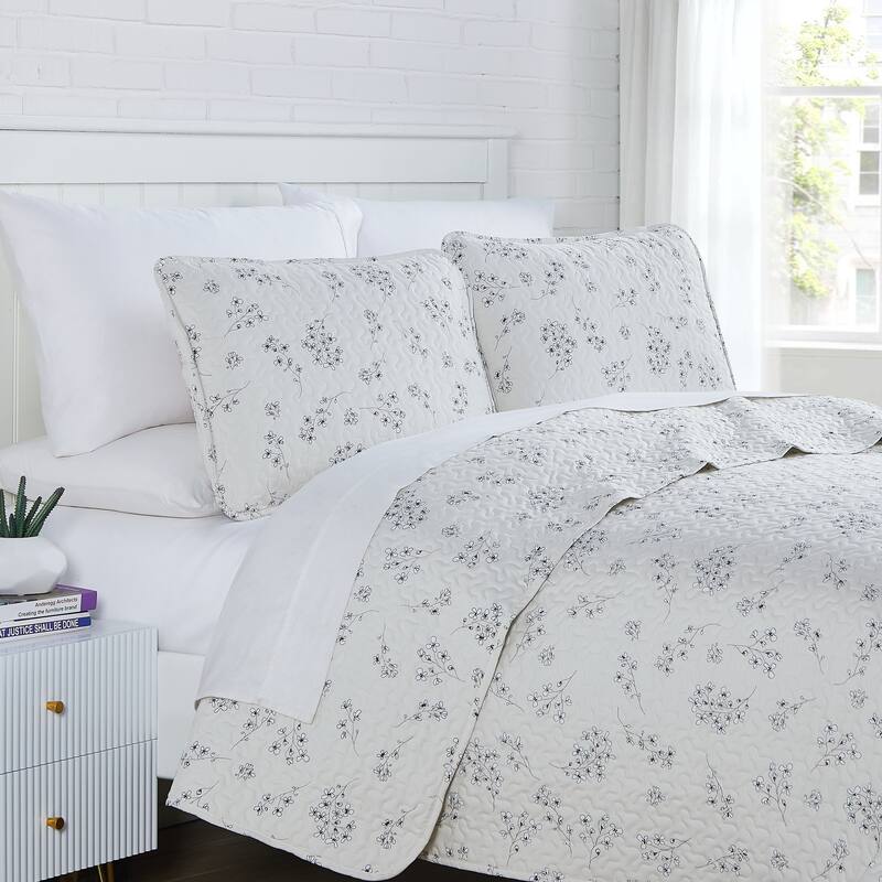 Sweet Florals Quilt and Sham Set